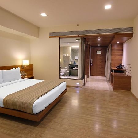 Temple Tree Hotel Shirdi Bagian luar foto