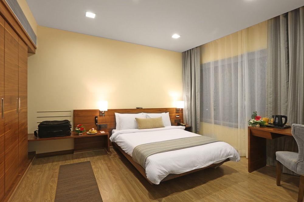 Temple Tree Hotel Shirdi Bagian luar foto