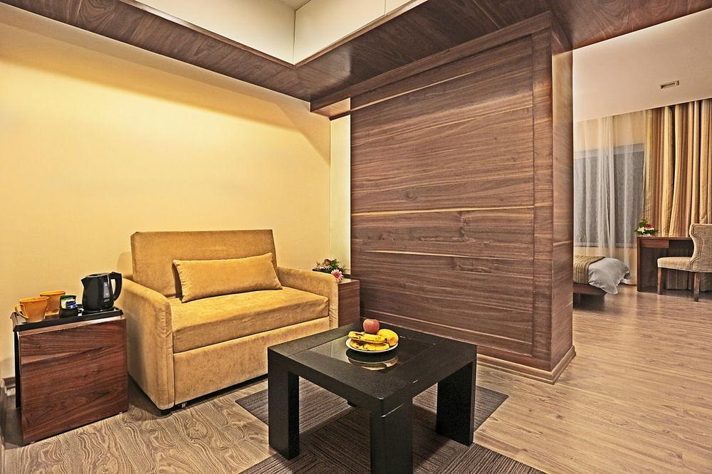 Temple Tree Hotel Shirdi Bagian luar foto