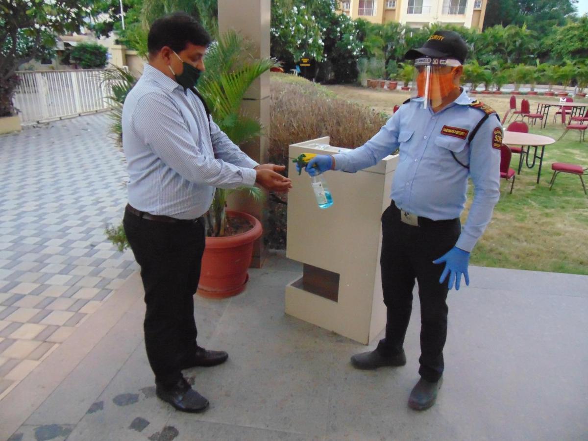 Temple Tree Hotel Shirdi Bagian luar foto