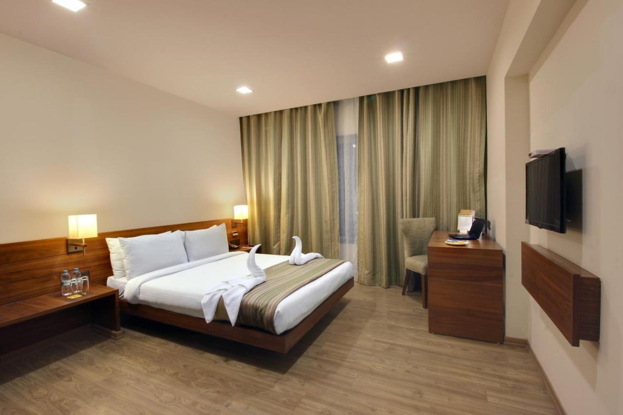 Temple Tree Hotel Shirdi Bagian luar foto