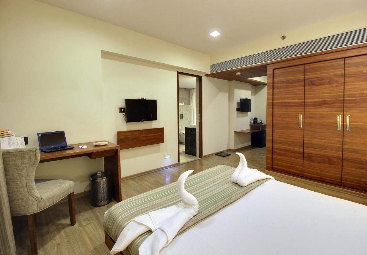Temple Tree Hotel Shirdi Bagian luar foto