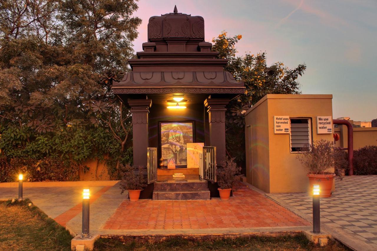 Temple Tree Hotel Shirdi Bagian luar foto