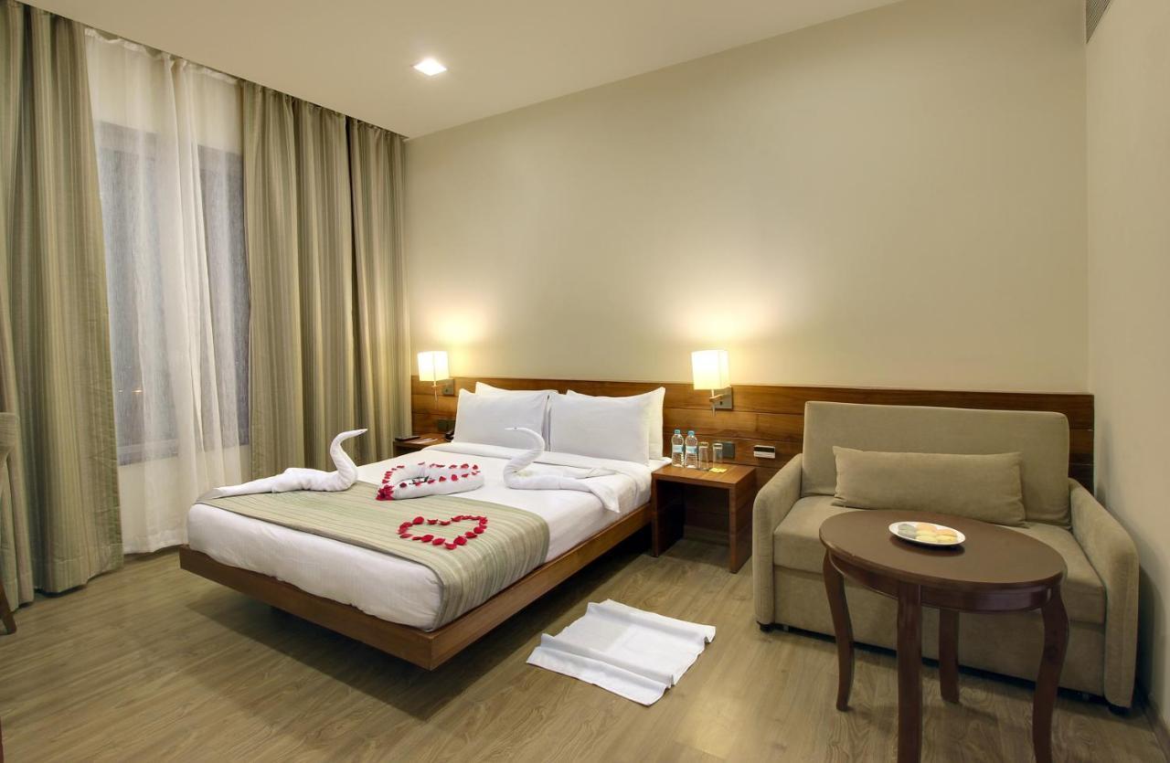 Temple Tree Hotel Shirdi Bagian luar foto