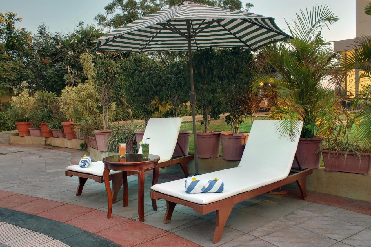 Temple Tree Hotel Shirdi Bagian luar foto