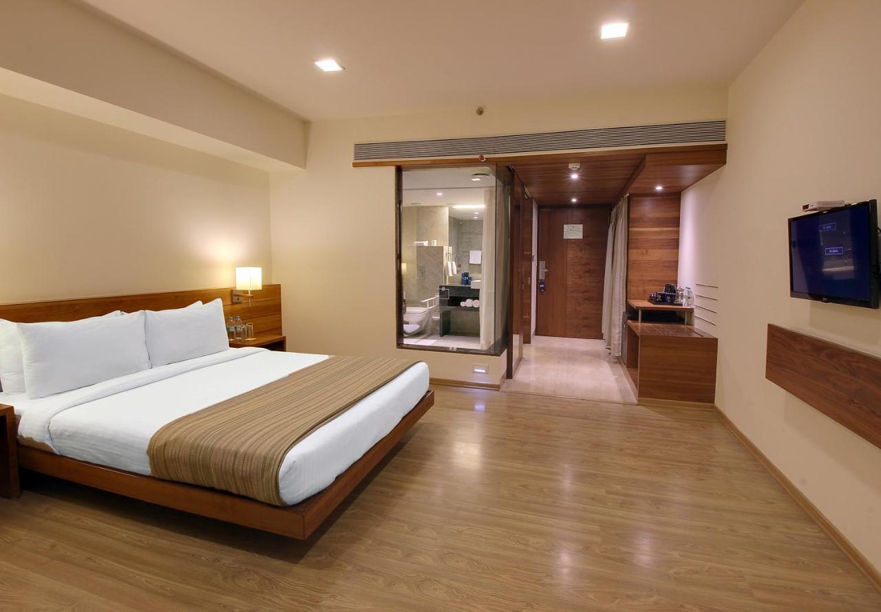 Temple Tree Hotel Shirdi Bagian luar foto