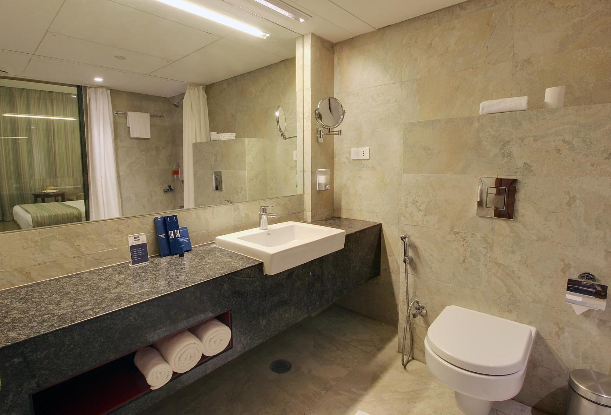 Temple Tree Hotel Shirdi Bagian luar foto
