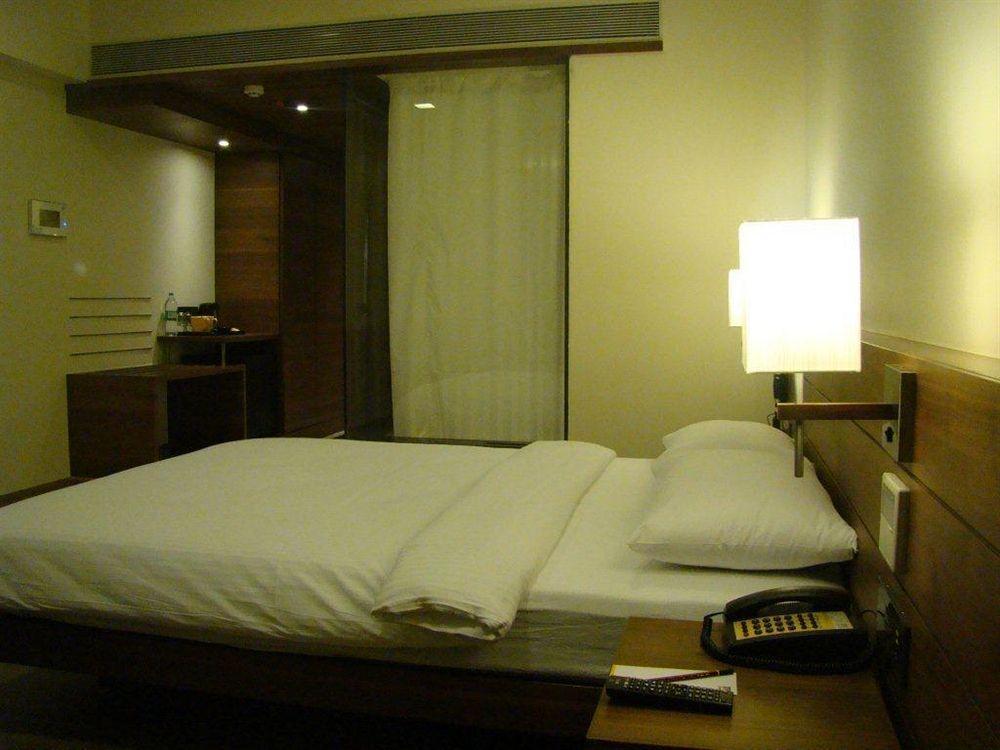 Temple Tree Hotel Shirdi Bagian luar foto