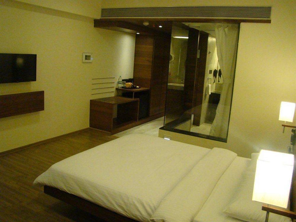 Temple Tree Hotel Shirdi Bagian luar foto