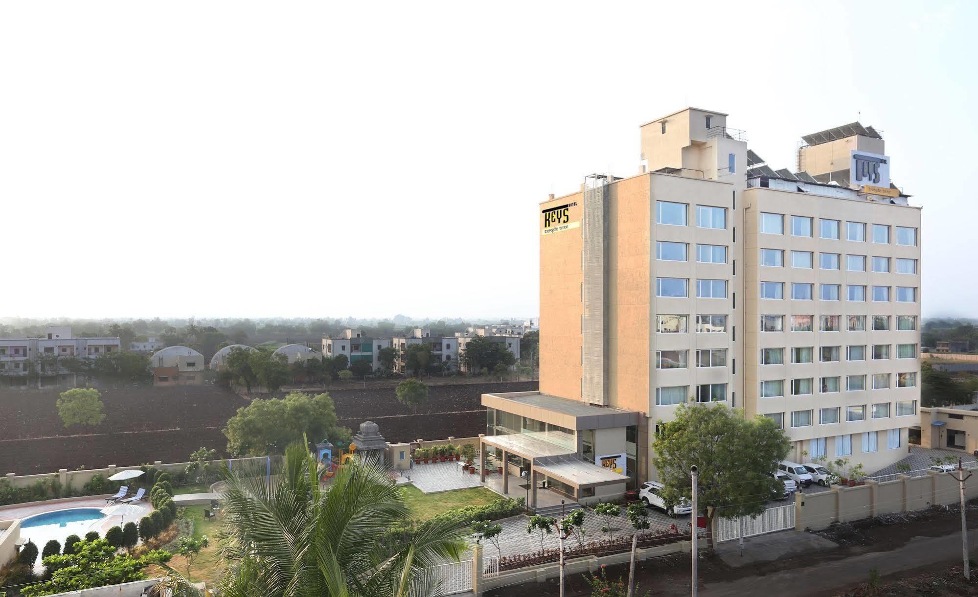 Temple Tree Hotel Shirdi Bagian luar foto